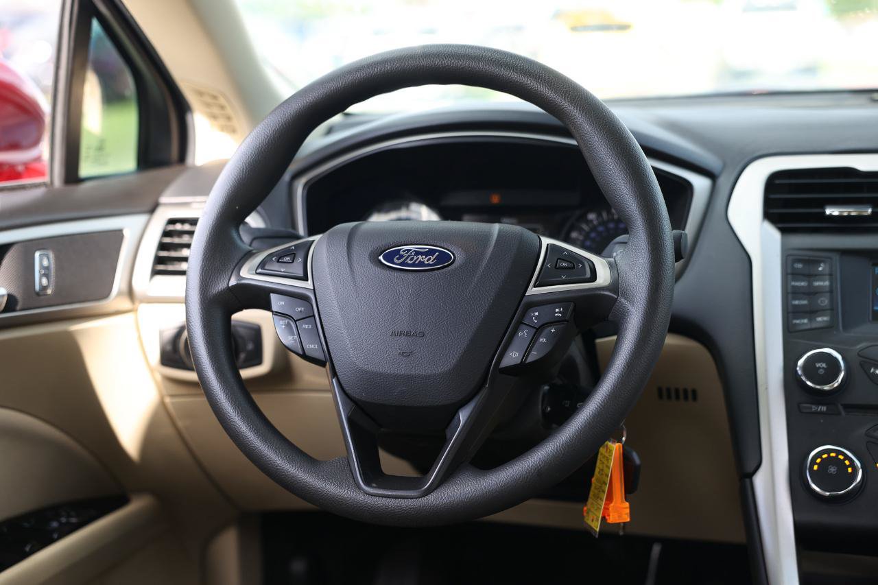 Used 2016 Ford Fusion SE FWD image 27