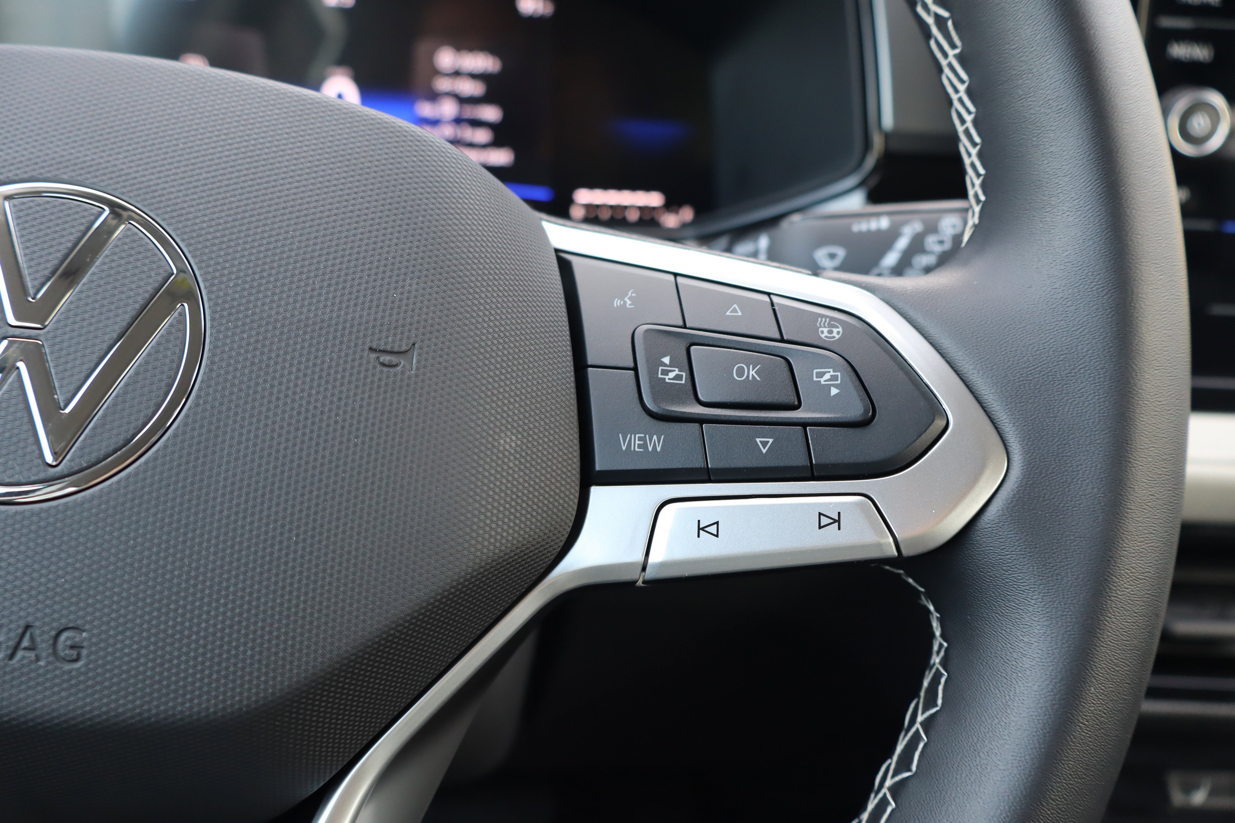 Certified 2025 Volkswagen Taos S image 18