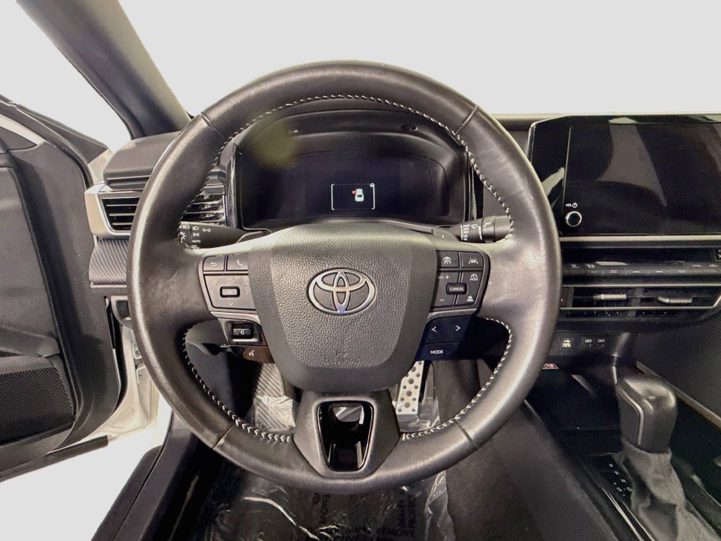 Used 2025 Toyota Camry SE FWD image 12