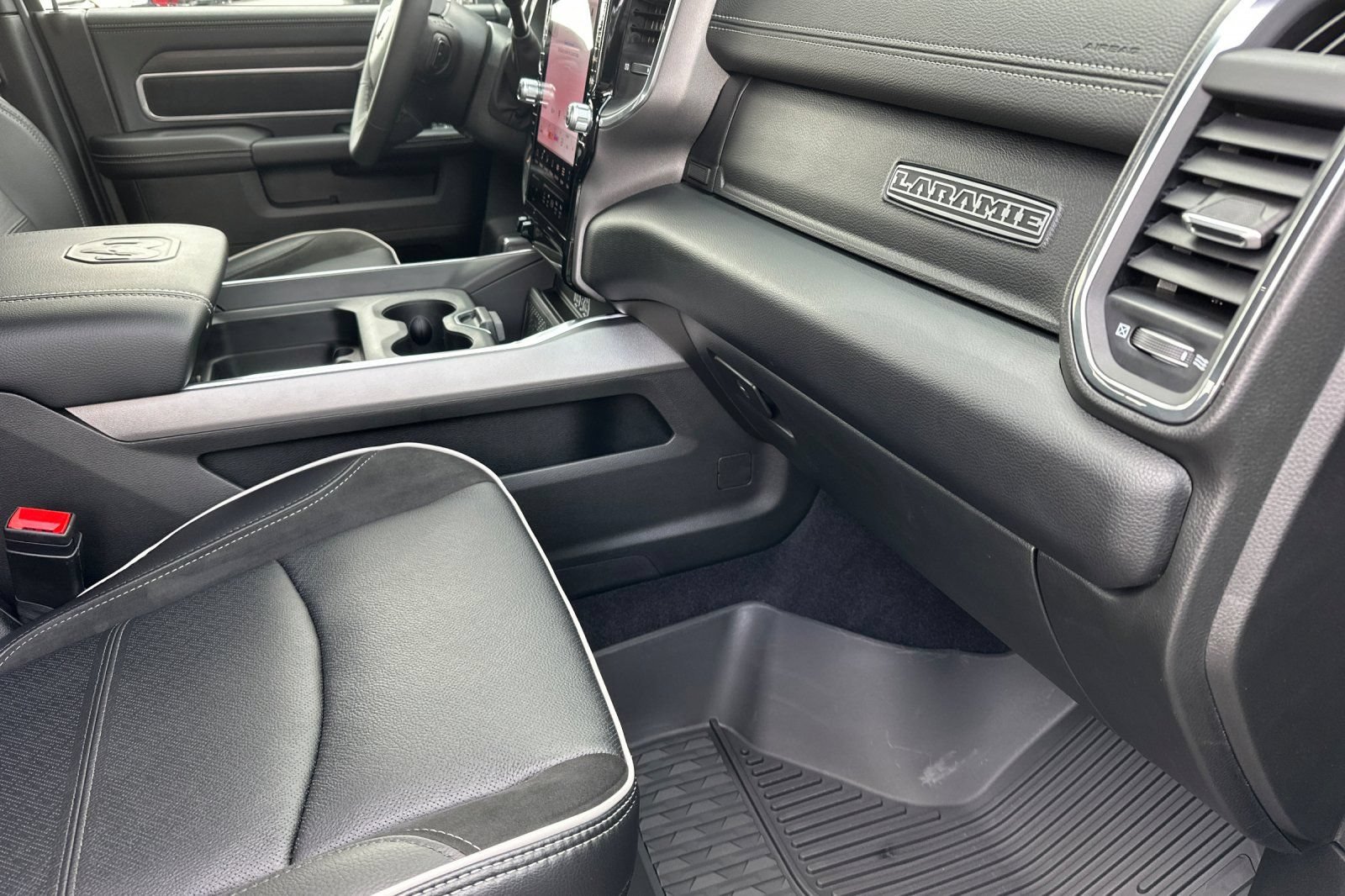New 2026 RAM 3500 Laramie AWD/4WD image 15