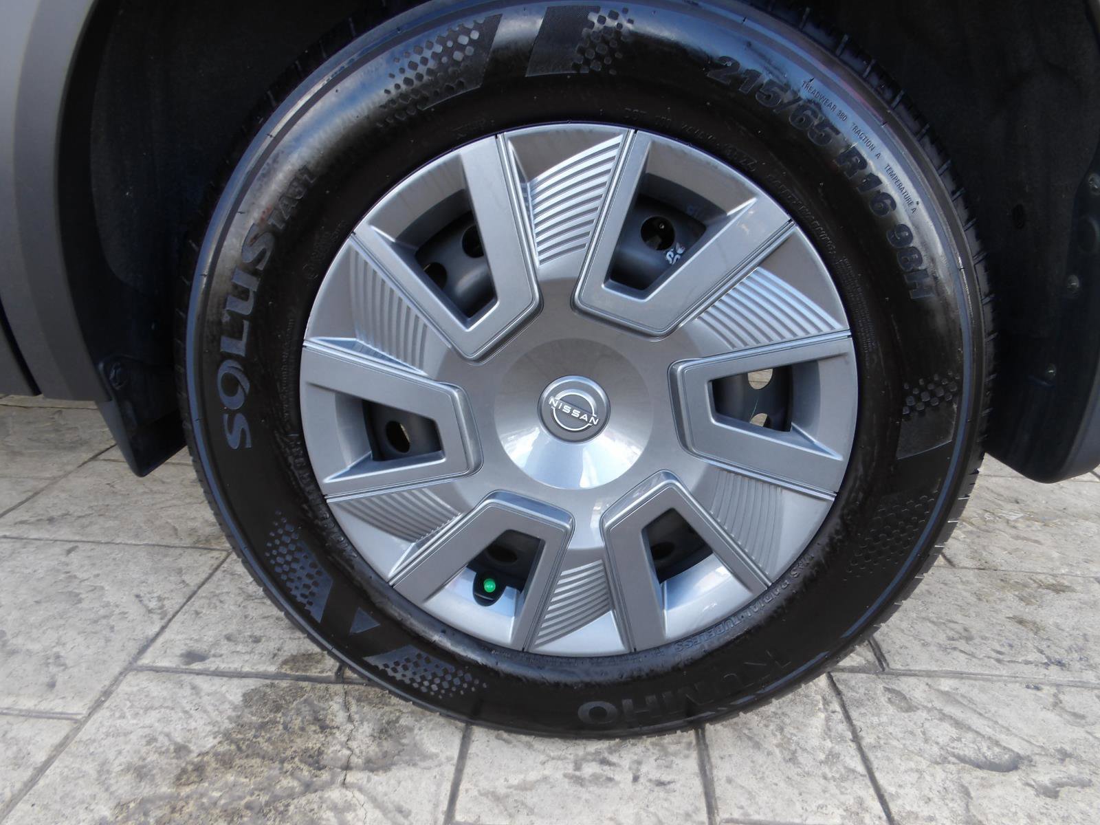 Certified 2025 Nissan Kicks S image 11