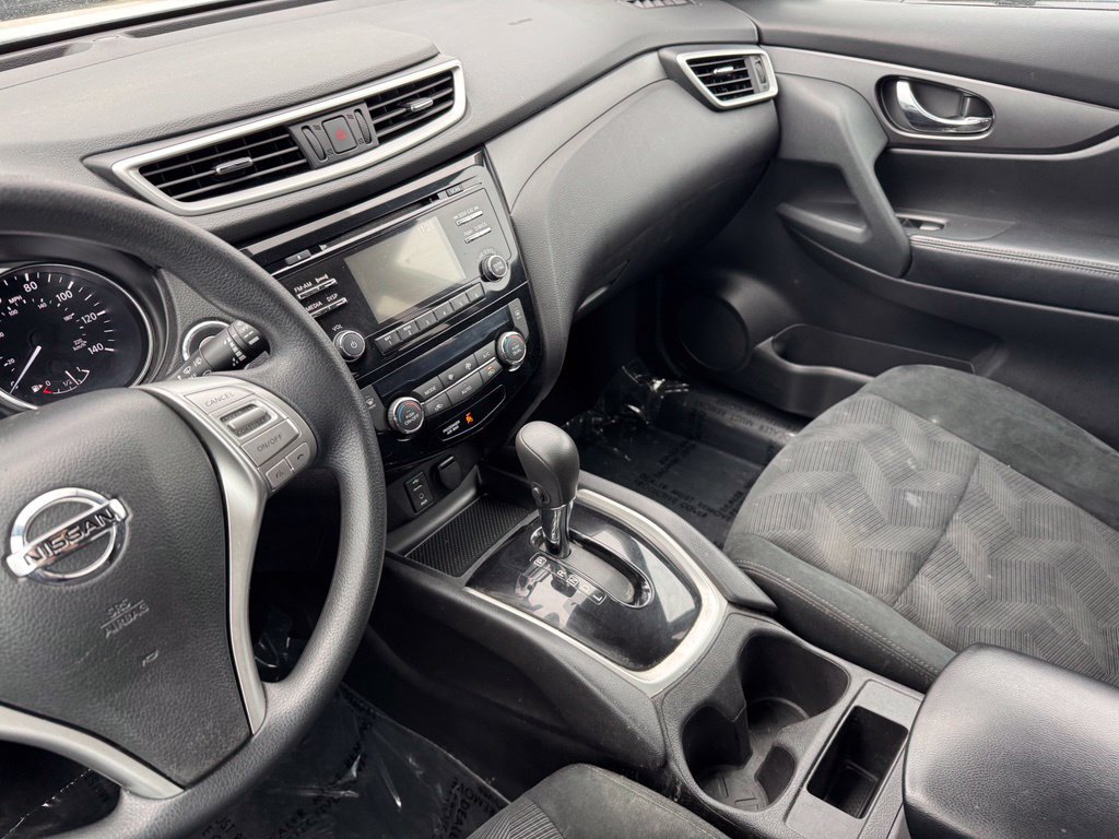 Used 2015 Nissan Rogue SV FWD image 16