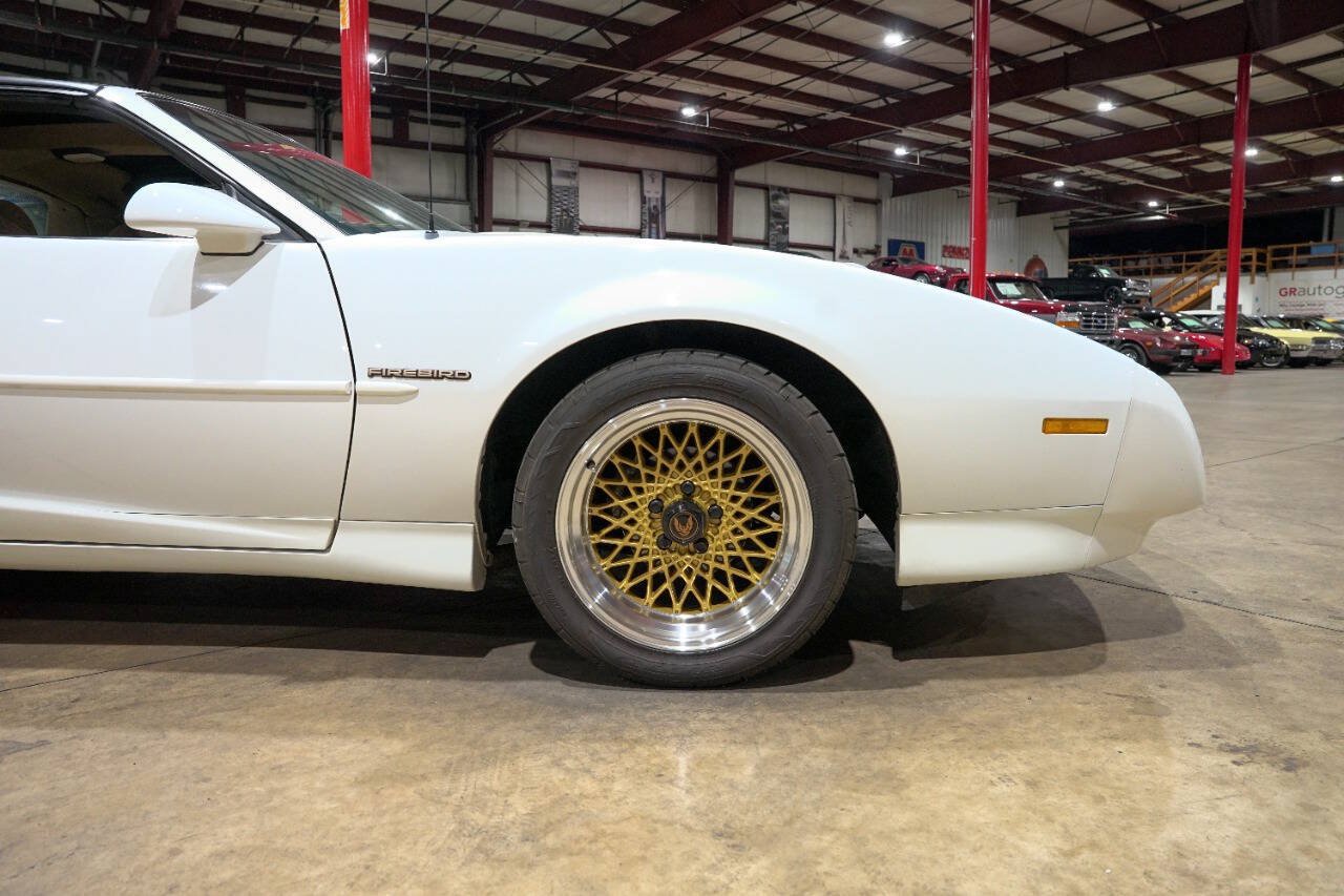Used 1992 Pontiac Firebird Formula RWD image 11