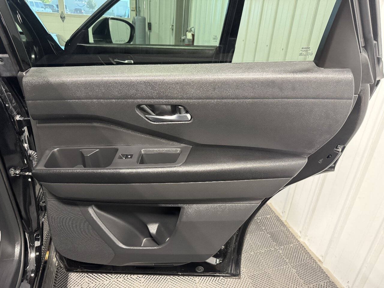 Used 2022 Nissan Pathfinder S AWD/4WD image 23