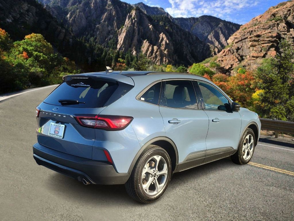 Used 2025 Ford Escape ST-Line image 3