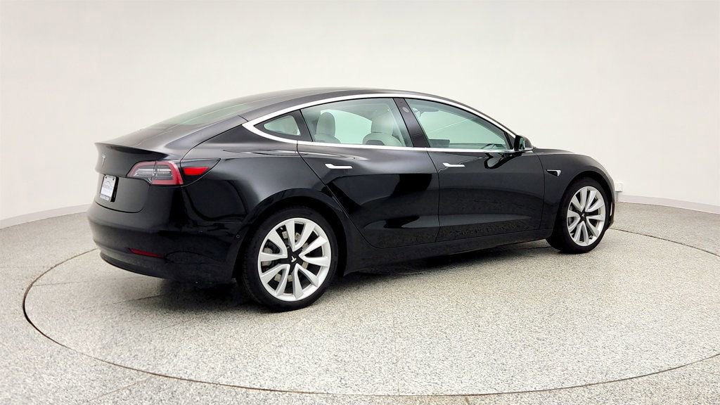 Used 2018 Tesla Model 3 Mid Range image 5