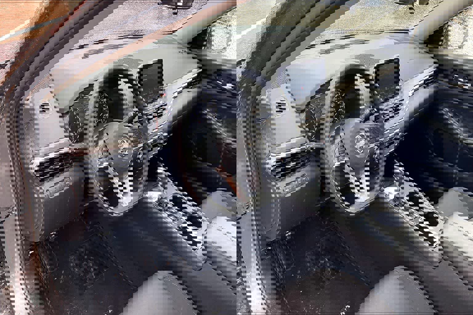 Used 2025 Nissan Altima 2.5 SV image 2