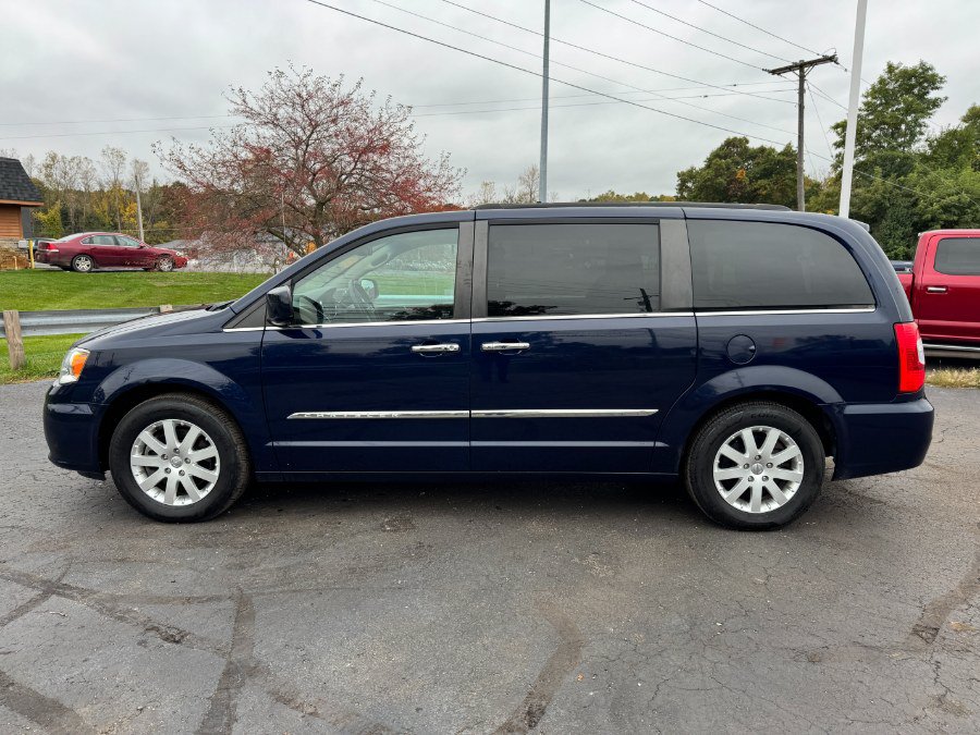 Used 2015 Chrysler Town & Country Touring w/ Driver Convenience Group FWD image 2