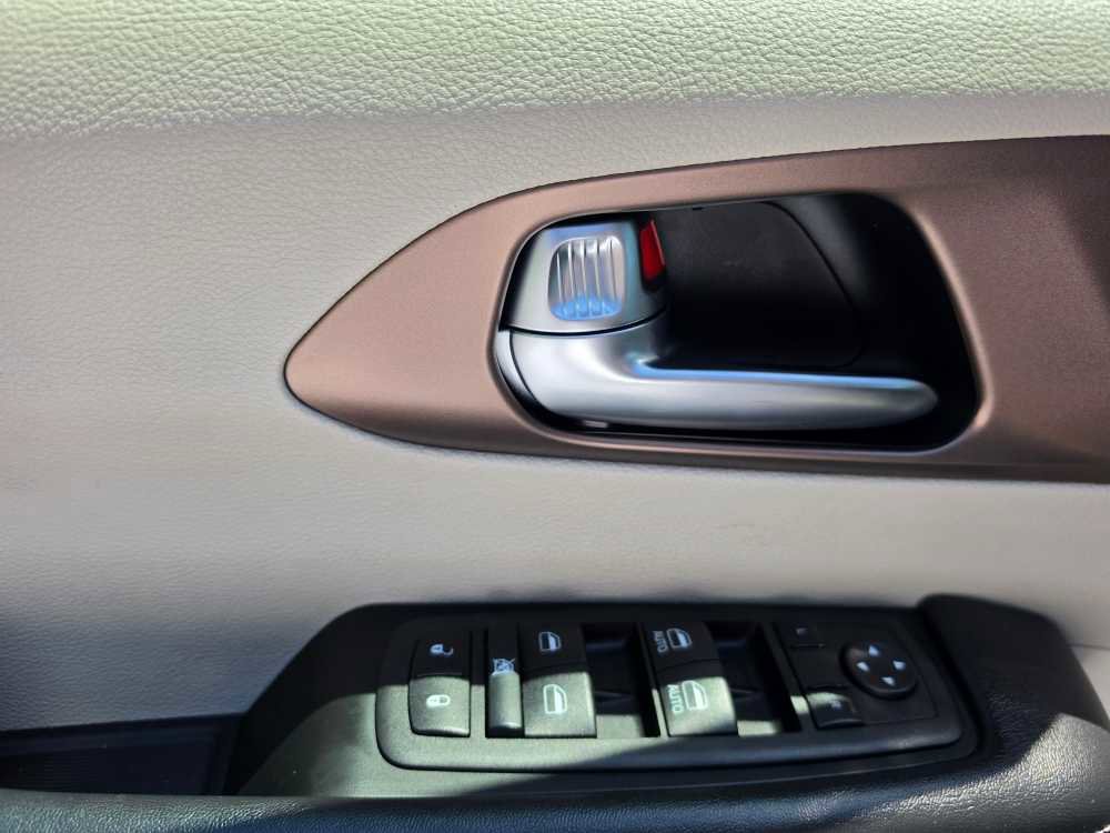 Used 2023 Chrysler Voyager LX FWD image 23