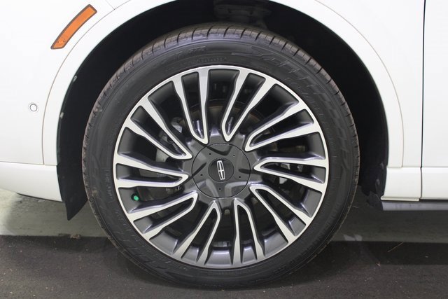 Used 2020 Lincoln Corsair Reserve w/ Equipment Group 201A image 27