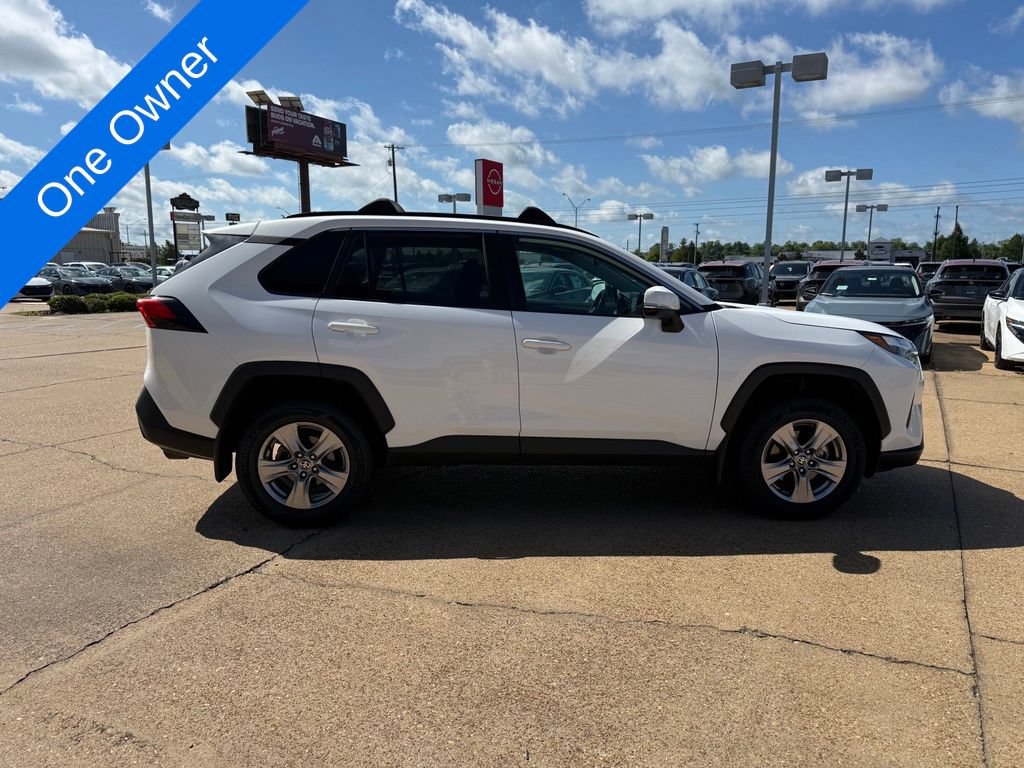 Used 2022 Toyota RAV4 XLE FWD image 6