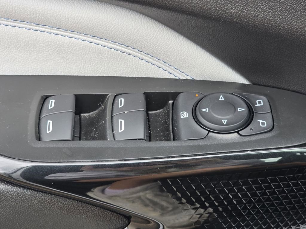 Used 2025 Chevrolet Trax LT w/ LT Convenience Package FWD image 27