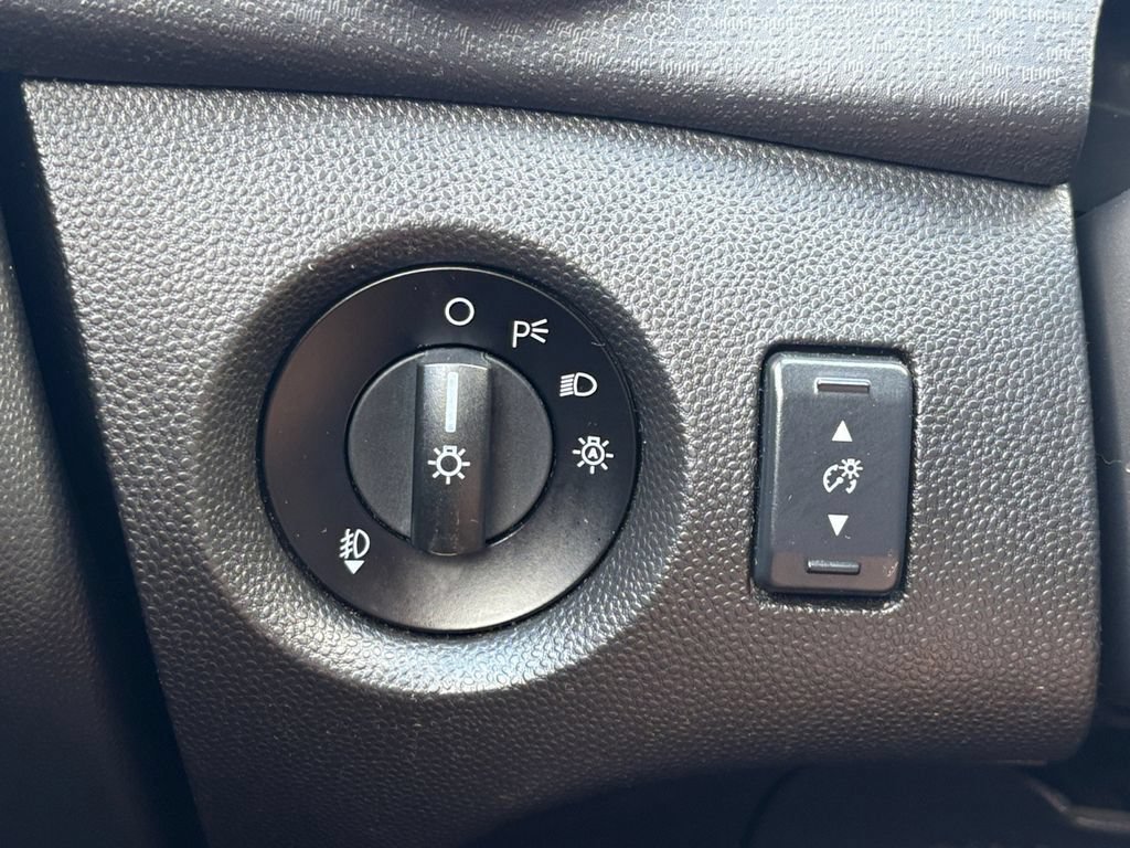 Used 2019 Ford Fiesta SE w/ Equipment Group 201A FWD image 2