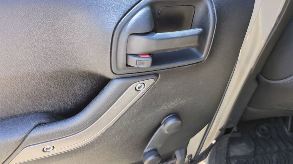 Used 2018 Jeep Wrangler Unlimited Sport w/ Connectivity Group image 14