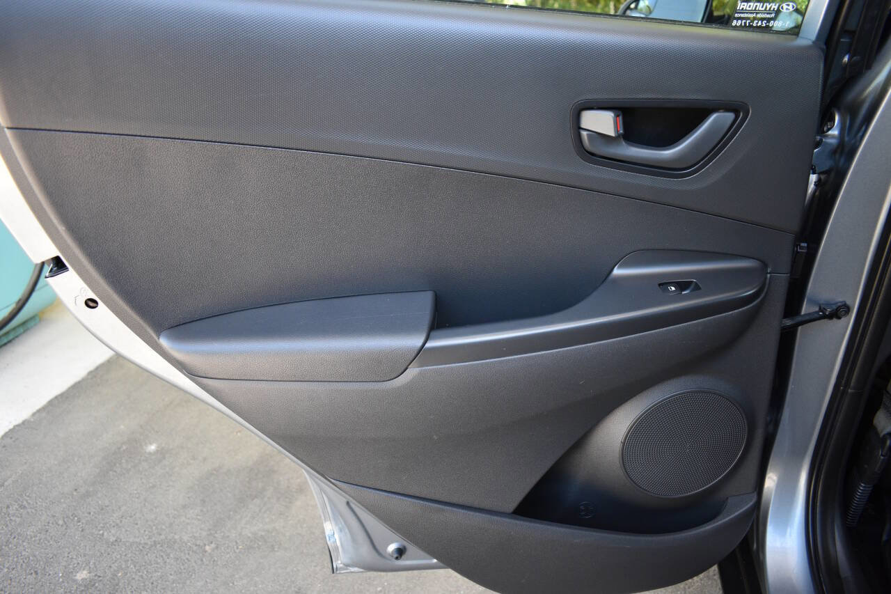 Used 2021 Hyundai Kona SE FWD image 11