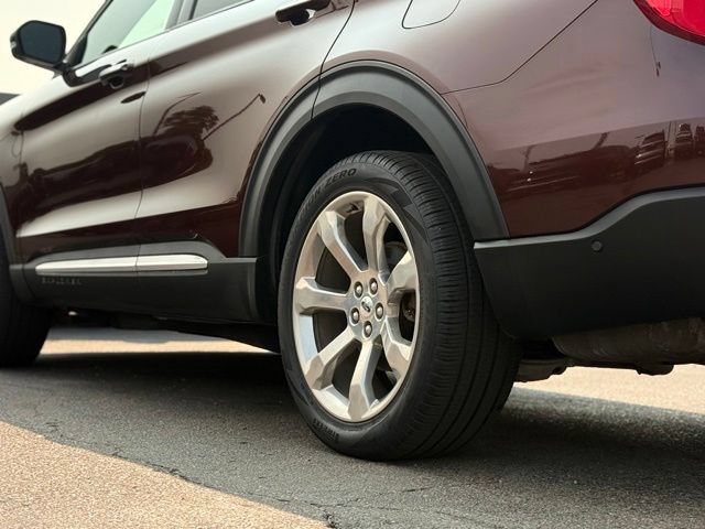 Certified 2020 Ford Explorer Platinum w/ Premium Technology Package AWD/4WD image 45
