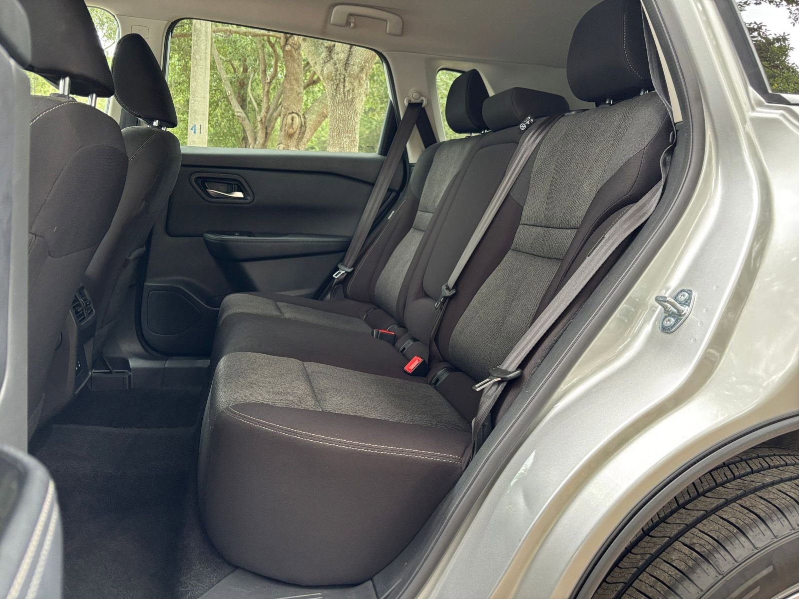 Used 2025 Nissan Rogue SV FWD image 27