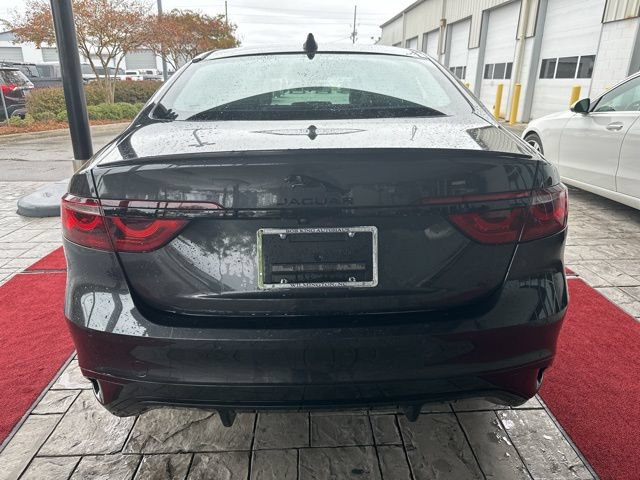 Used 2024 Jaguar XF R-Dynamic SE RWD image 5
