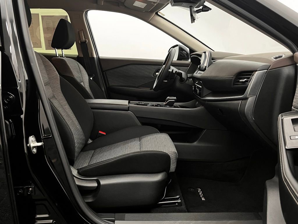 Used 2023 Nissan Rogue SV image 27
