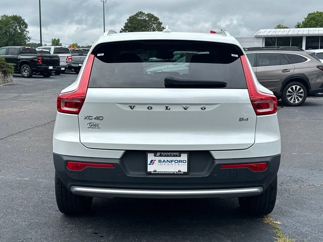 Used 2023 Volvo XC40 B4 Core w/ Convenience Package FWD image 4
