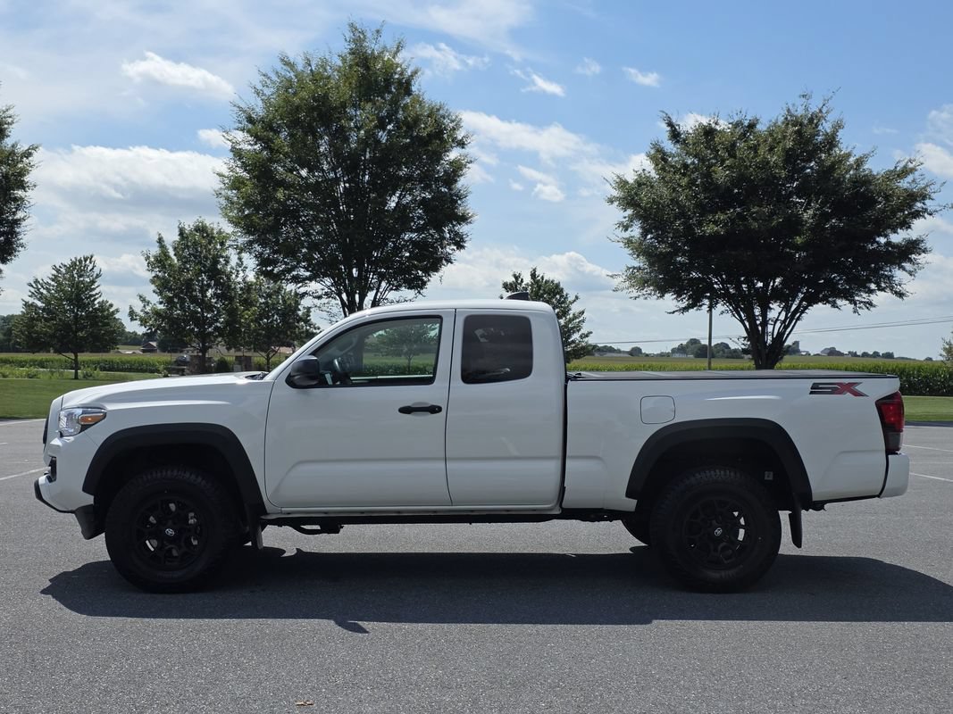 Used 2022 Toyota Tacoma SR w/ SX Package AWD/4WD image 5