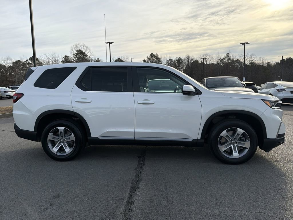 Used 2025 Honda Pilot EX-L image 6