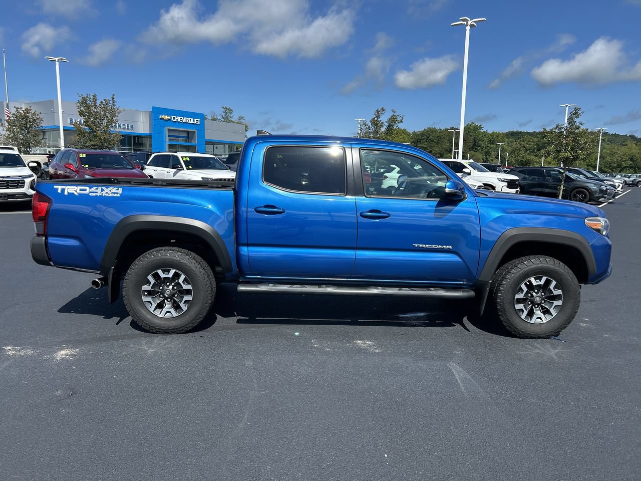 Used 2018 Toyota Tacoma TRD Off-Road w/ Exterior Package AWD/4WD image 8