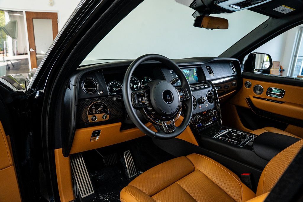 Used 2022 Rolls-Royce Cullinan Black Badge AWD/4WD image 31