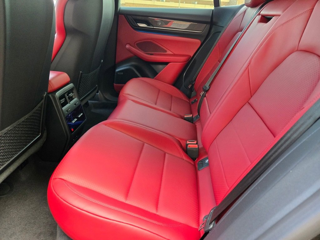 New 2025 Porsche Macan 4S Electric image 31