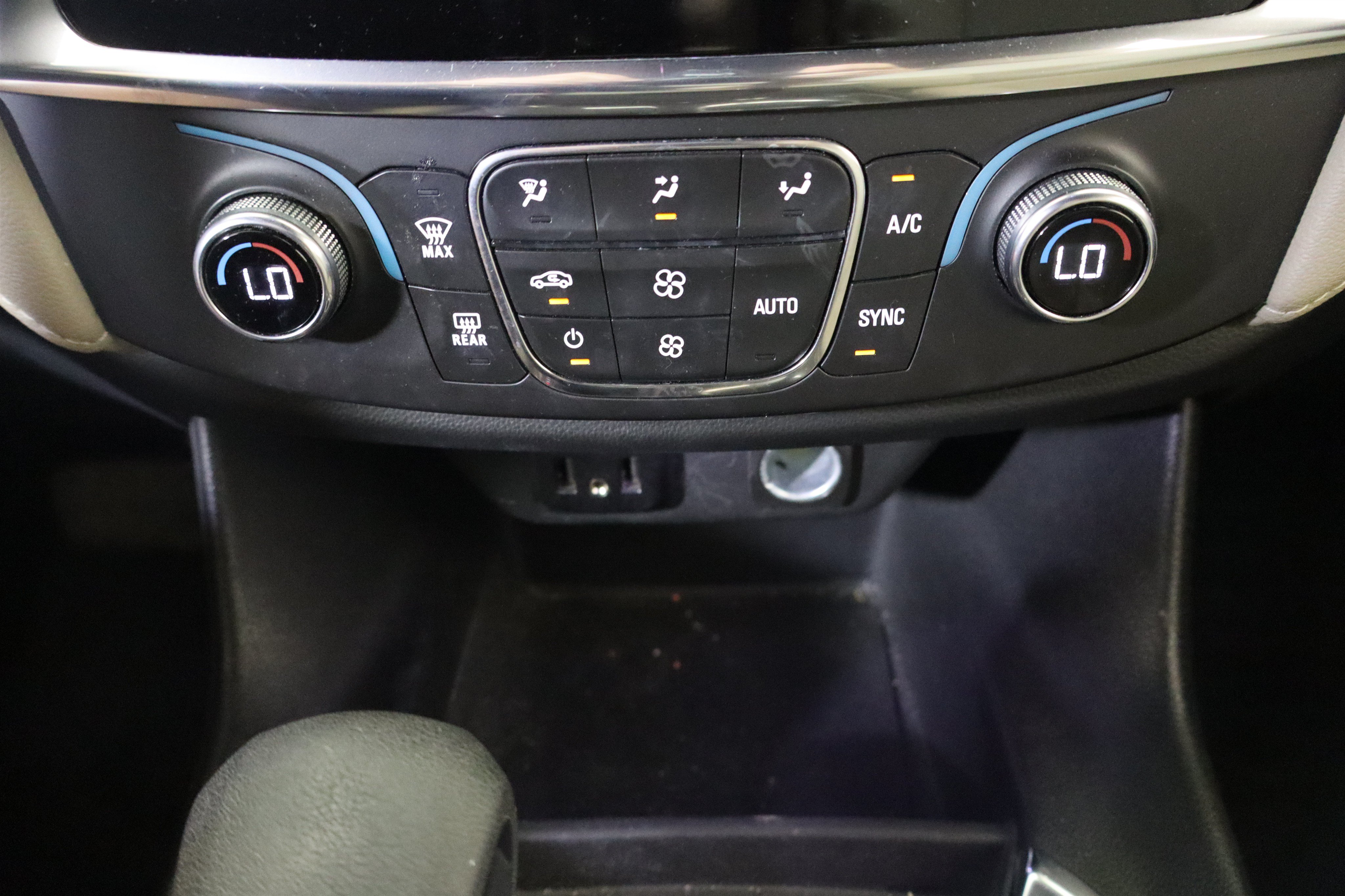 Used 2023 Chevrolet Traverse LS FWD image 26