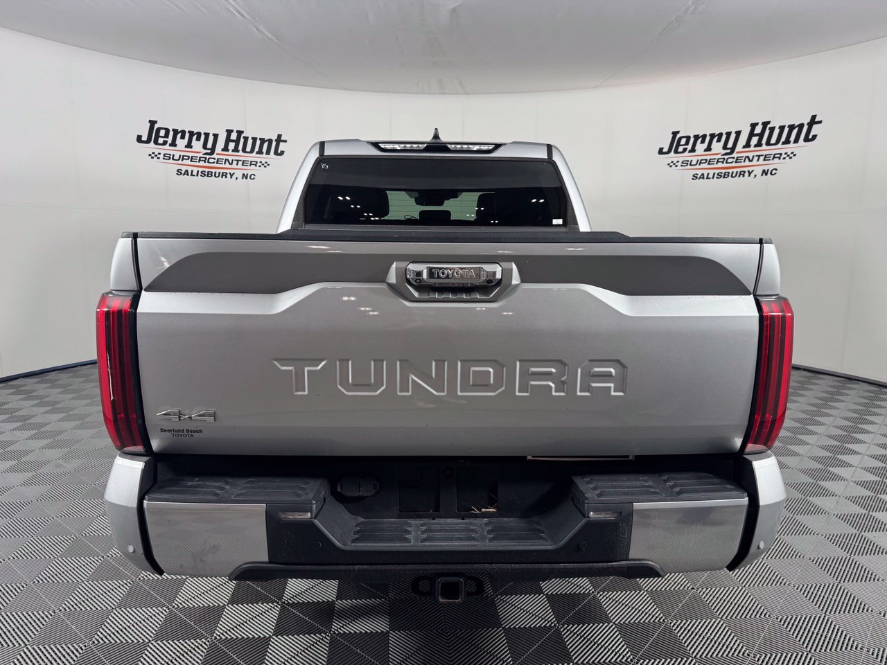 Used 2023 Toyota Tundra Limited w/ Power Package AWD/4WD image 8