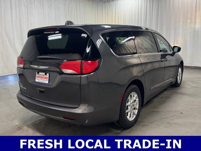 Used 2017 Chrysler Pacifica Touring image 4