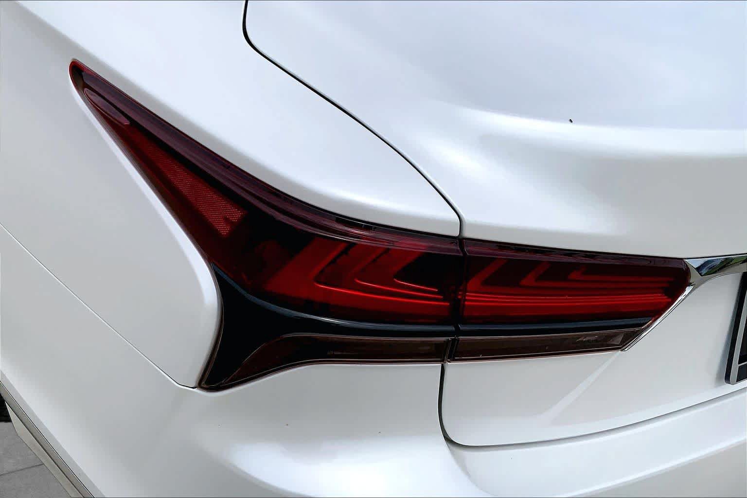 Used 2022 Lexus LS 500 w/ Interior Upgrade Package RWD image 27