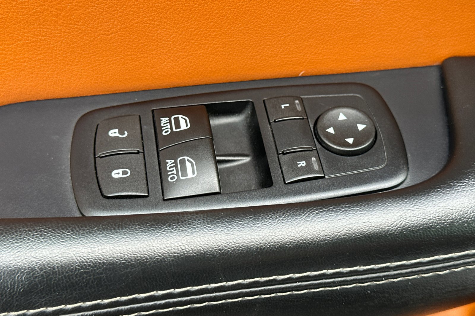 Used 2015 Dodge Challenger SRT Hellcat image 12