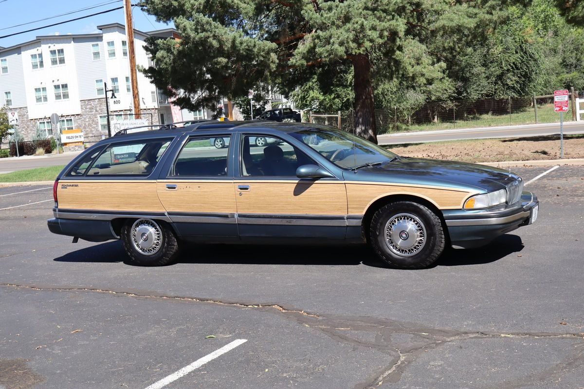 Used 1996 Buick Roadmaster Estate RWD image 2