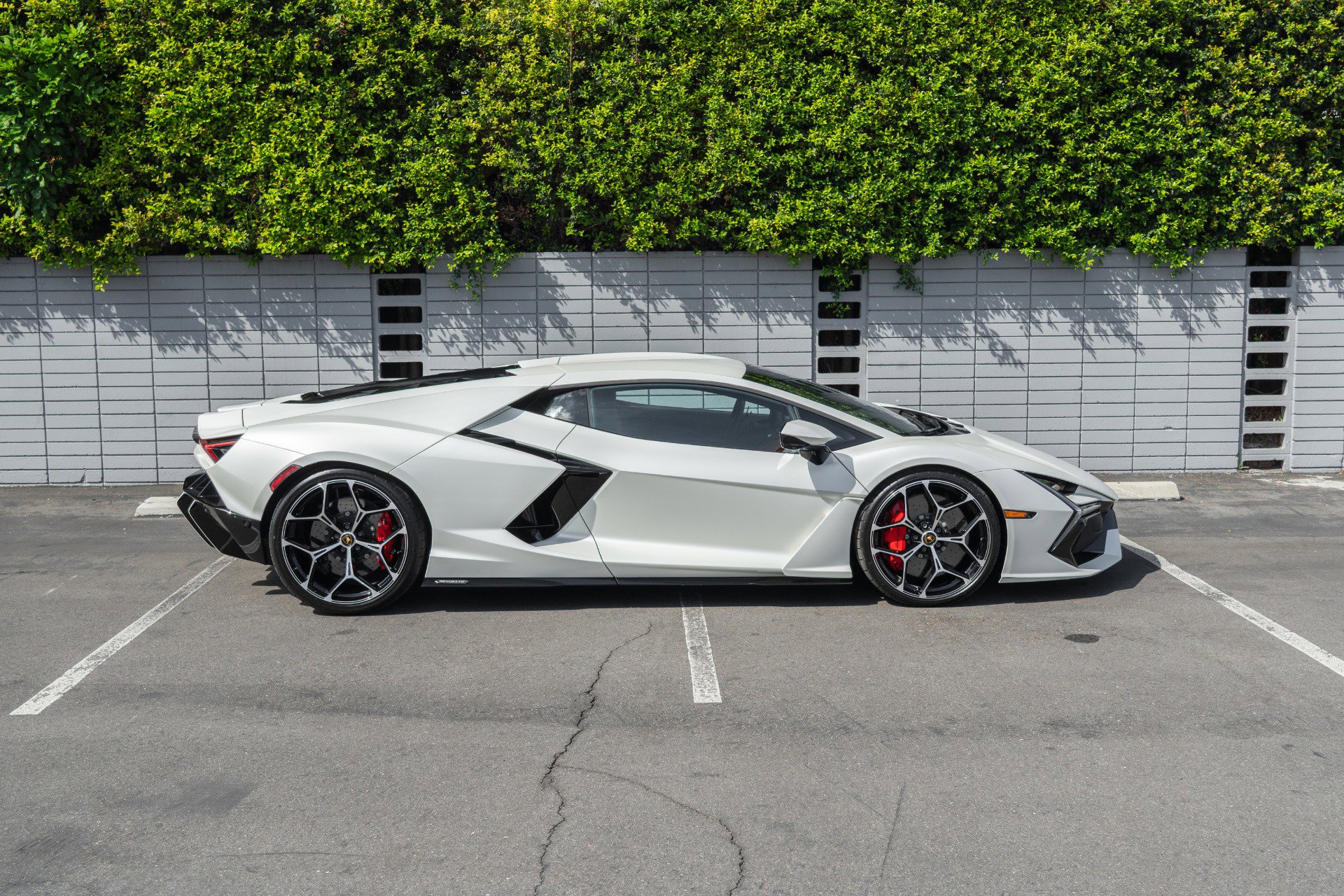Used 2024 Lamborghini Revuelto image 8
