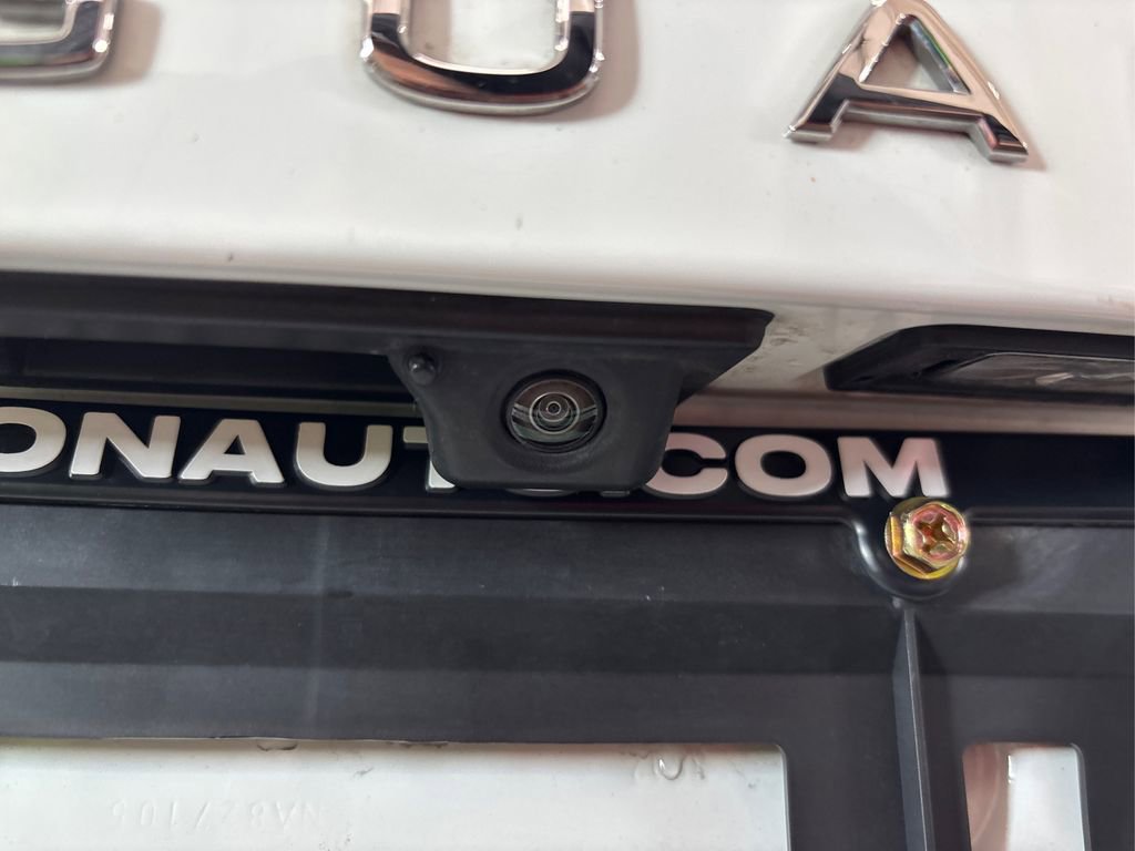 Used 2022 Volkswagen Tiguan SE image 17