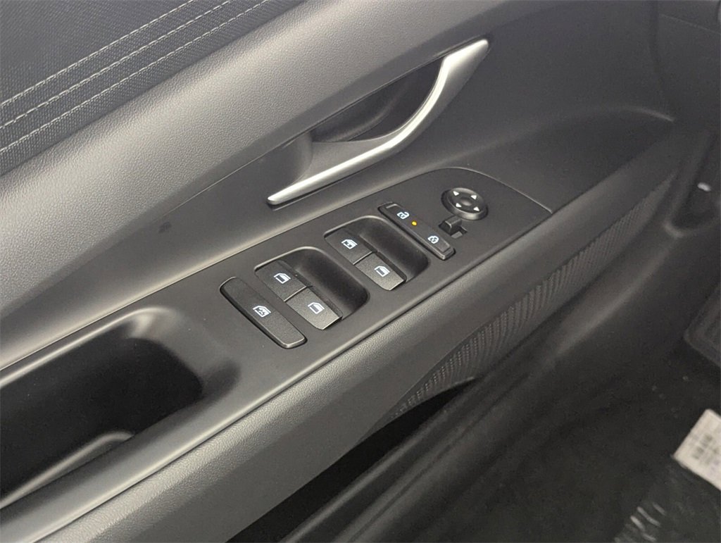 Certified 2025 Hyundai Elantra SE image 16