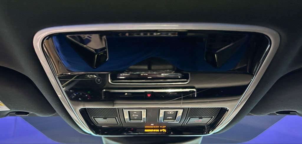 Used 2018 Land Rover Range Rover Velar R-Dynamic HSE image 31