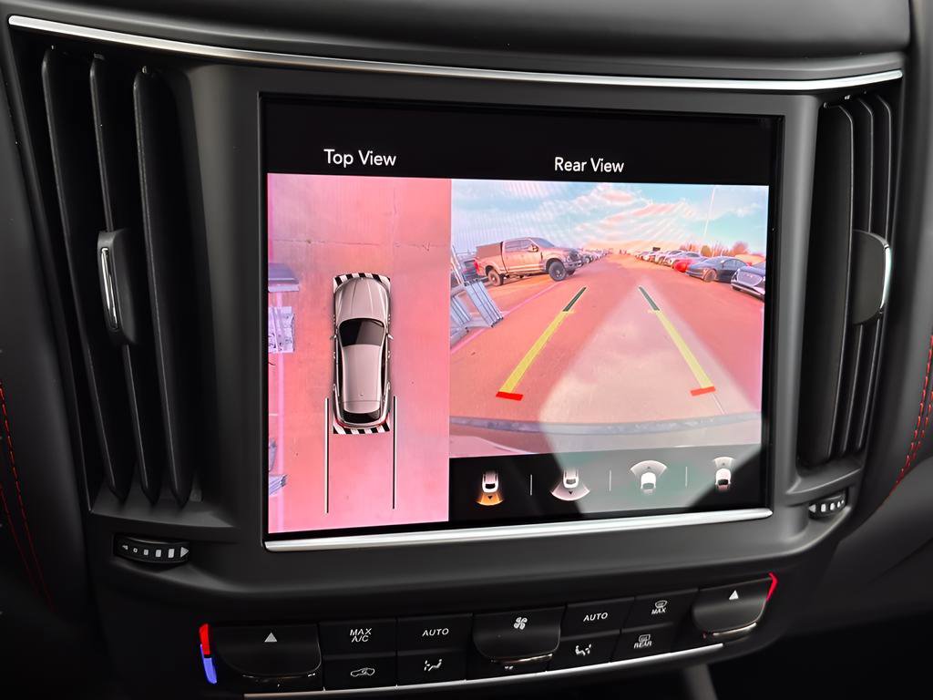 Used 2024 Maserati Levante GT Ultima image 10