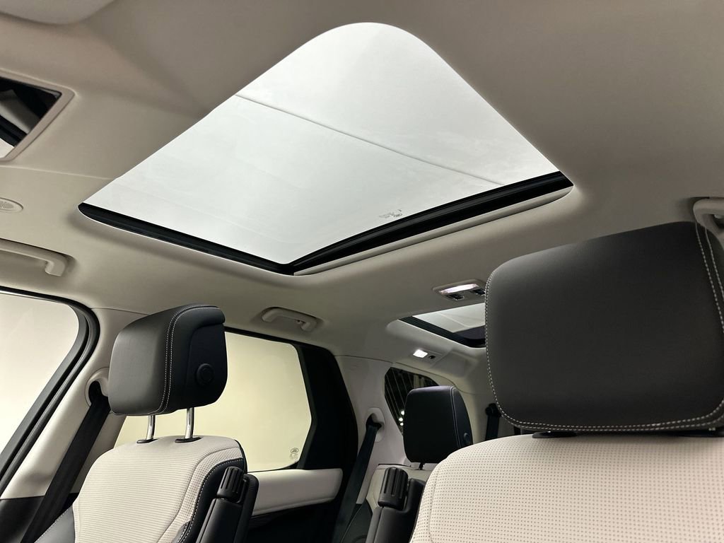 New 2026 Land Rover Discovery S AWD/4WD image 19