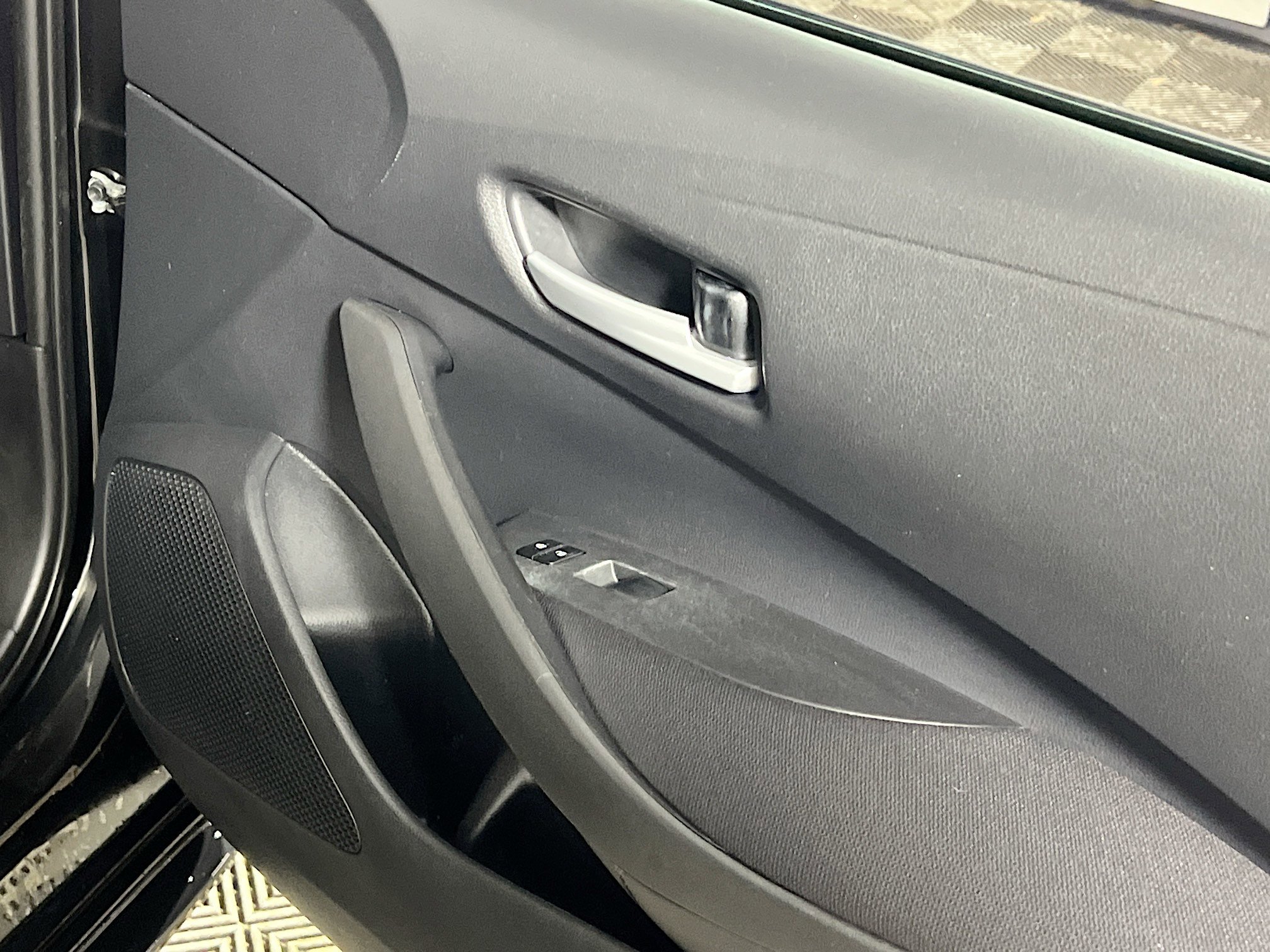 Used 2021 Toyota Corolla LE image 32