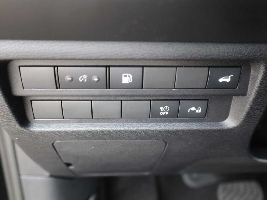 New 2025 Mitsubishi Outlander SE image 29