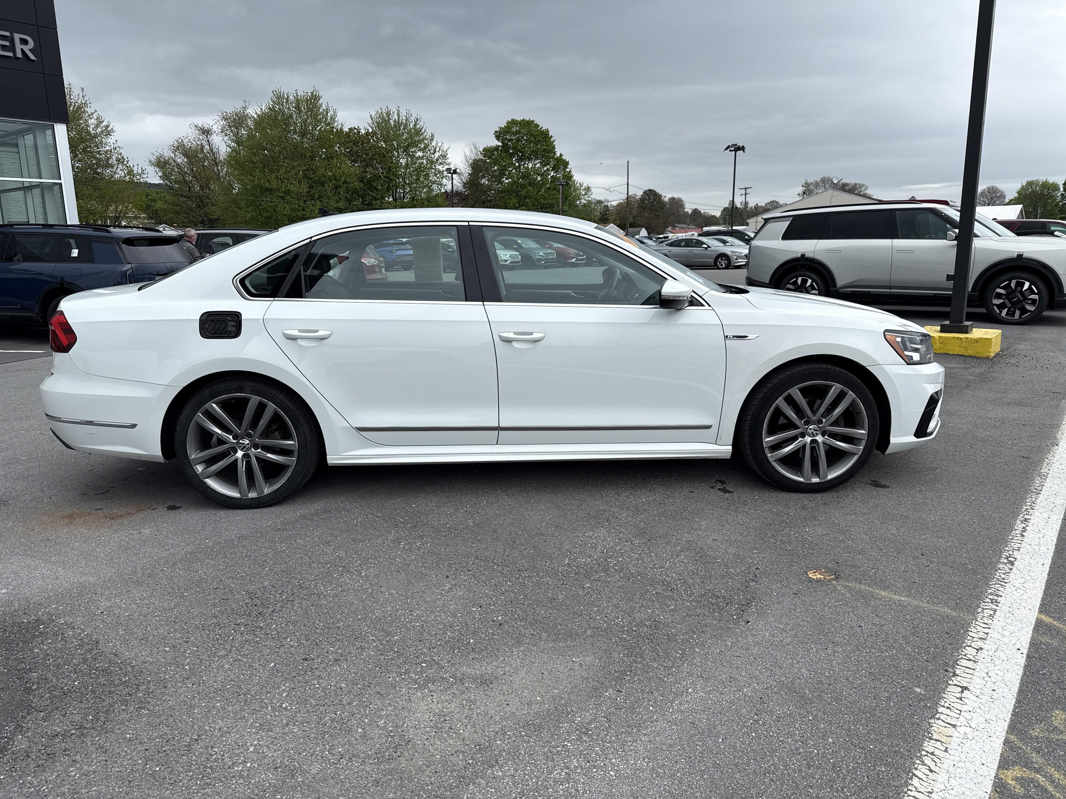 Used 2017 Volkswagen Passat 1.8T R-Line FWD video 2