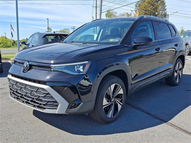 New 2025 Volkswagen Taos SE image 6