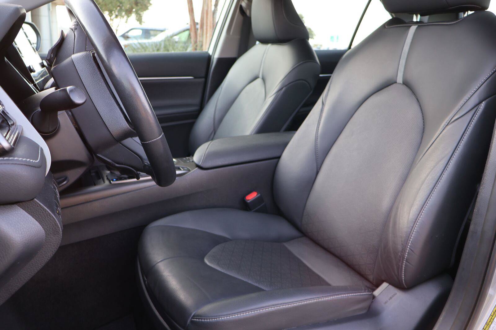 Used 2022 Toyota Camry XSE FWD image 12
