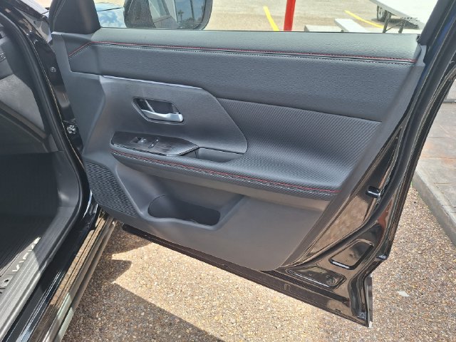 New 2026 Nissan Kicks SR w/ Cold Weather Package FWD image 28