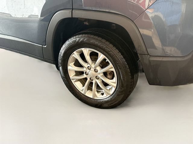 Used 2019 Jeep Cherokee Latitude w/ Popular Appearance Group FWD image 29