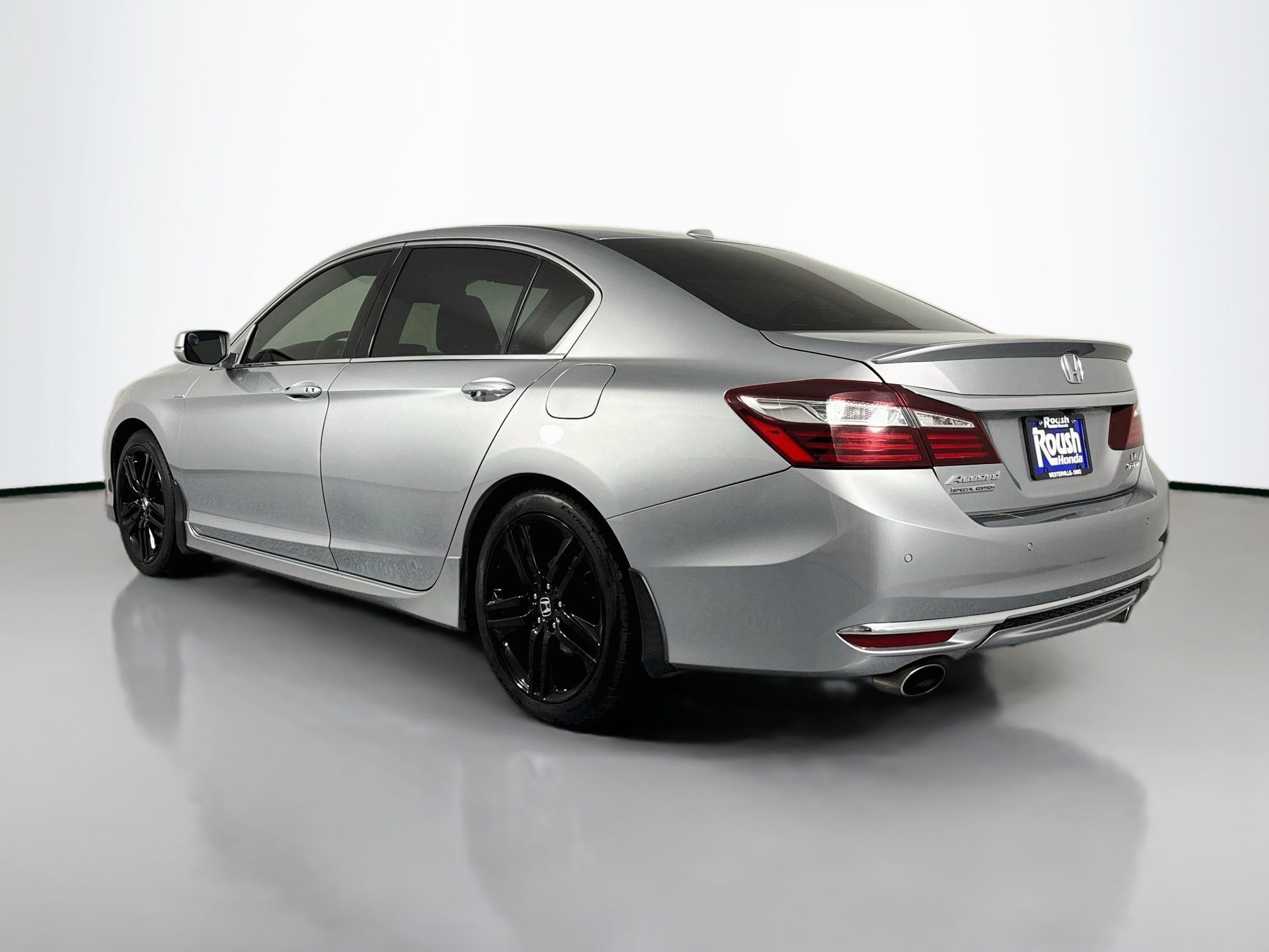 Used 2017 Honda Accord Touring image 7