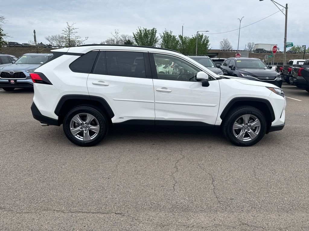 Used 2025 Toyota RAV4 XLE AWD/4WD image 9